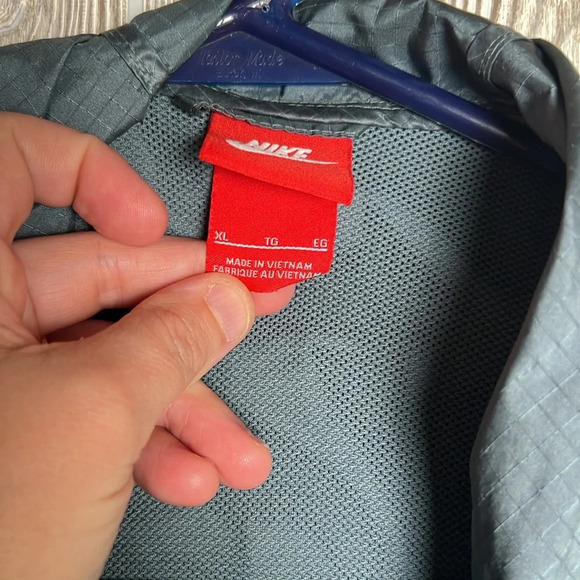 Women’s Nike Windrunner Greenish Jacket Size Xl - Picture 3 of 5